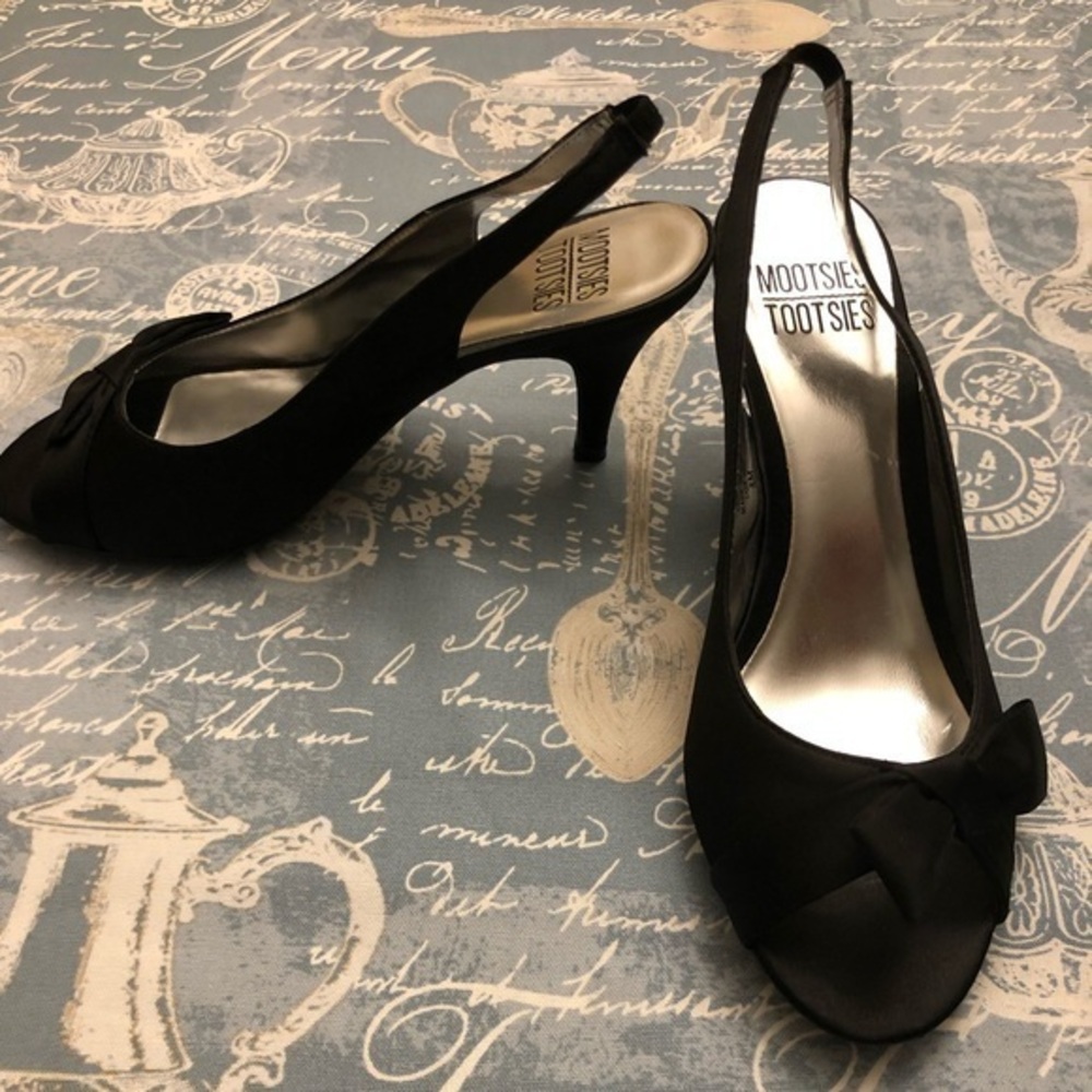 Mootsies tootsies size 8 M open-toe heel shoe